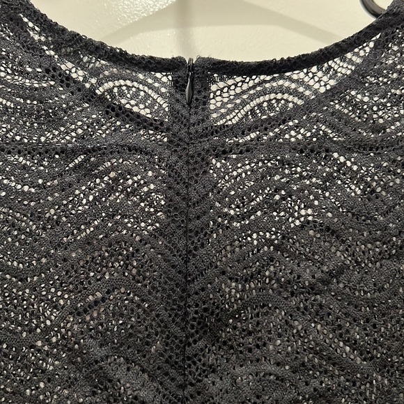 NWT Zara Wavy Lace Scallop Hem Sheer Knit Long Sleeve Crop Top (size L) - Picture 3 of 3